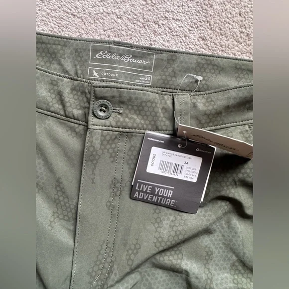 Eddie Bauer Men’s Flexion cargo shorts 34 NWT - Picture 2 of 3